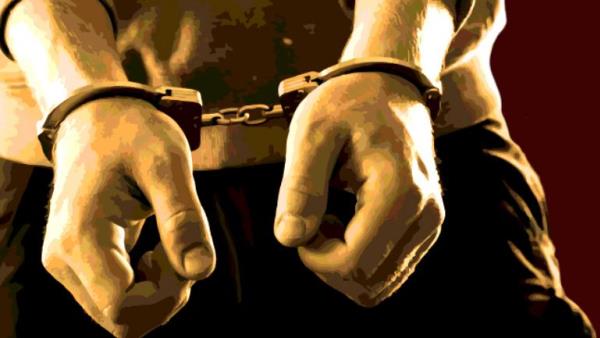 பொது இடத்தில் நடுவிரலைக் காட்டினால் ஜெயில்!! 31