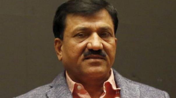 வாக்காளர்களுக்கு பணம் கொடுத்தால் சர்ச்சையில் சிக்கிய பாஜக அமைச்சர்!! 5