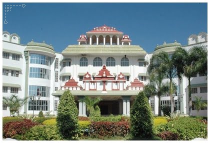 ஹெல்மெட் அணியாமல் சென்ற வழக்கறிஞரை தாக்கிய போலீஸ்! மன்னிப்பு கடிதத்துடன் ரூ.1001 வழங்க வேண்டும் என்று உயர் நீதிமன்றம் உத்தரவு!! 29