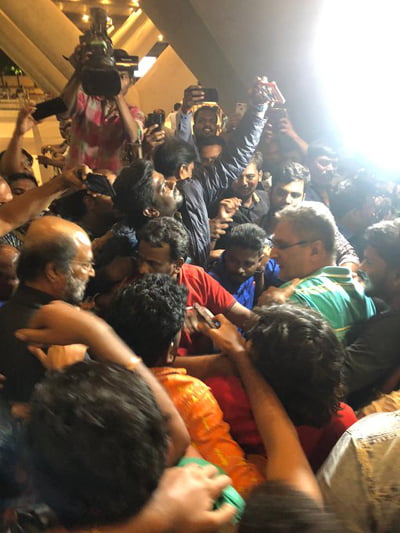 விமான நிலையத்தில் இருந்து பின் தொடர்ந்த ரசிகர்!வீட்டிற்குள் அழைத்து அறிவுரை சொன்ன ரஜினி!! 9