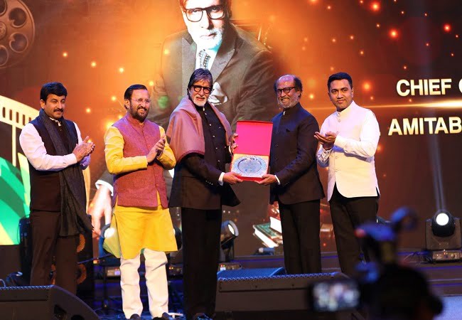 என்னை வாழவைத்த தெய்வங்களான தமிழர்களுக்கு இந்த விருதை பறைசாற்றுகிறேன்! ரஜினி நெகிழ்ச்சி! 25