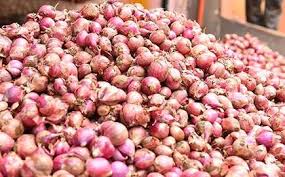 வெங்காயம் கிலோ ரூ.50 போட்டி போட்டு வாங்க சென்ற பொதுமக்கள்!! 3