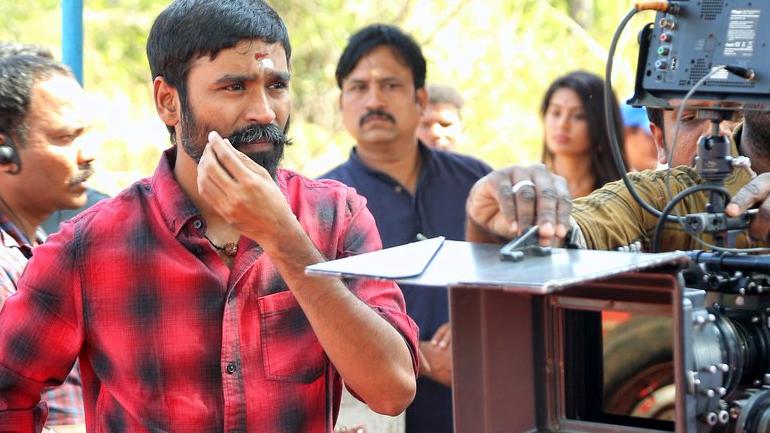 புதிய வேடத்தில் நடிக்கிறார் தனுஷ்!! 1