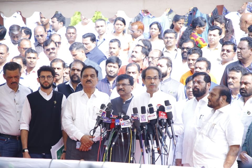 டெல்லி மாணவர்கள் தாக்குதலுக்கு உத்தவ் தாக்கரே கண்டனம்