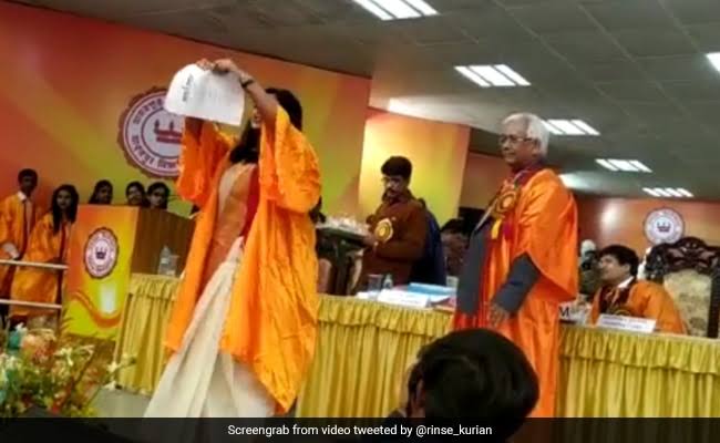 ஜாதவ்பூர் பல்கலைக்கழகத்தில் பட்டமளிப்பு விழா