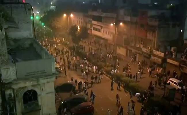 Ladhi charge at Delhi