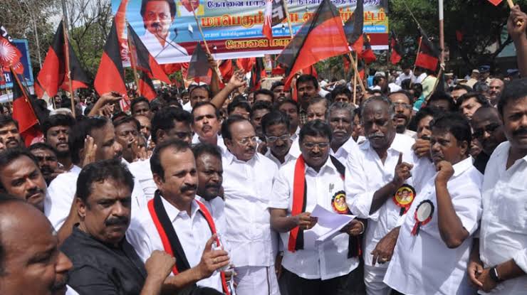 சூயஸ் நிறுவனம் குடிநீர் விநியோக உரிமையை ரத்து செய்யக் கோரி திமுக போராட்டம் 33
