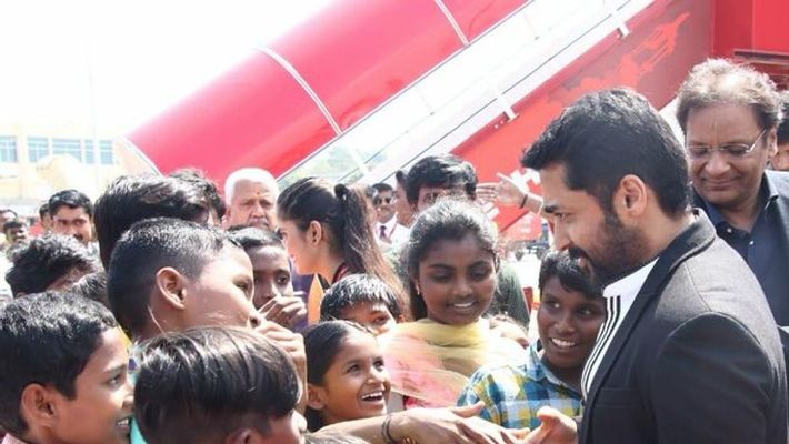 அரசு பள்ளி மாணவர்களுடன் இணைந்து சூர்யா விமானத்தில் பாடல் வெளியீடு!! 13