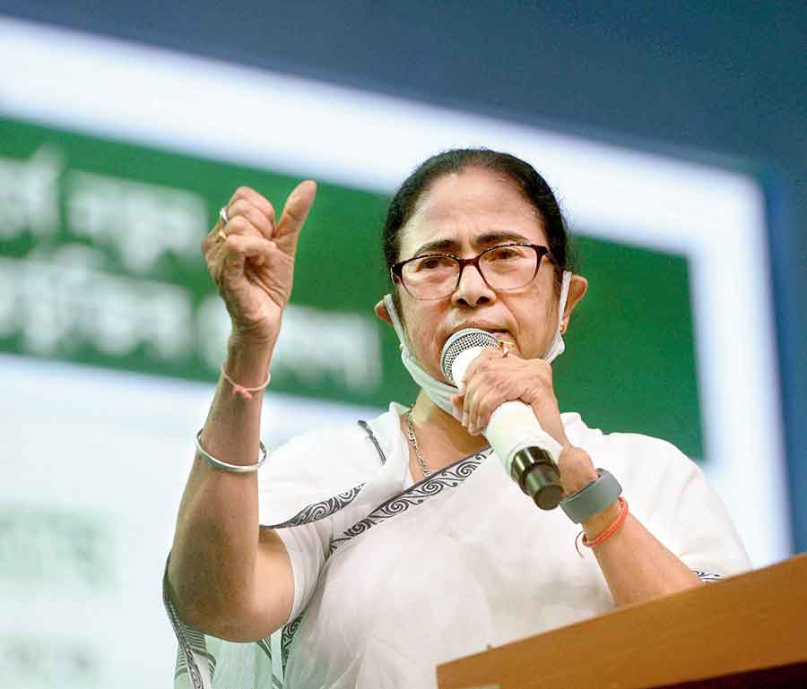 பிரதமராக தன்னை முன்னிறுத்தி கொள்ளும் மம்தா பானர்ஜீ!! 35