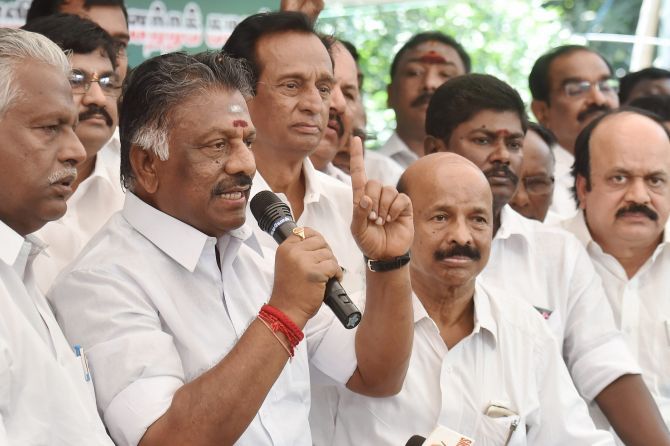 மத்திய அரசிடம் பேச்சுவார்த்தை நடத்தி நூல் விலையை குறைக்க நடவடிக்கை எடுக்க வேண்டும் - முதலமைச்சர் மு.க. ஸ்டாலினுக்கு பன்னீர்செல்வம் கோரிக்கை 39