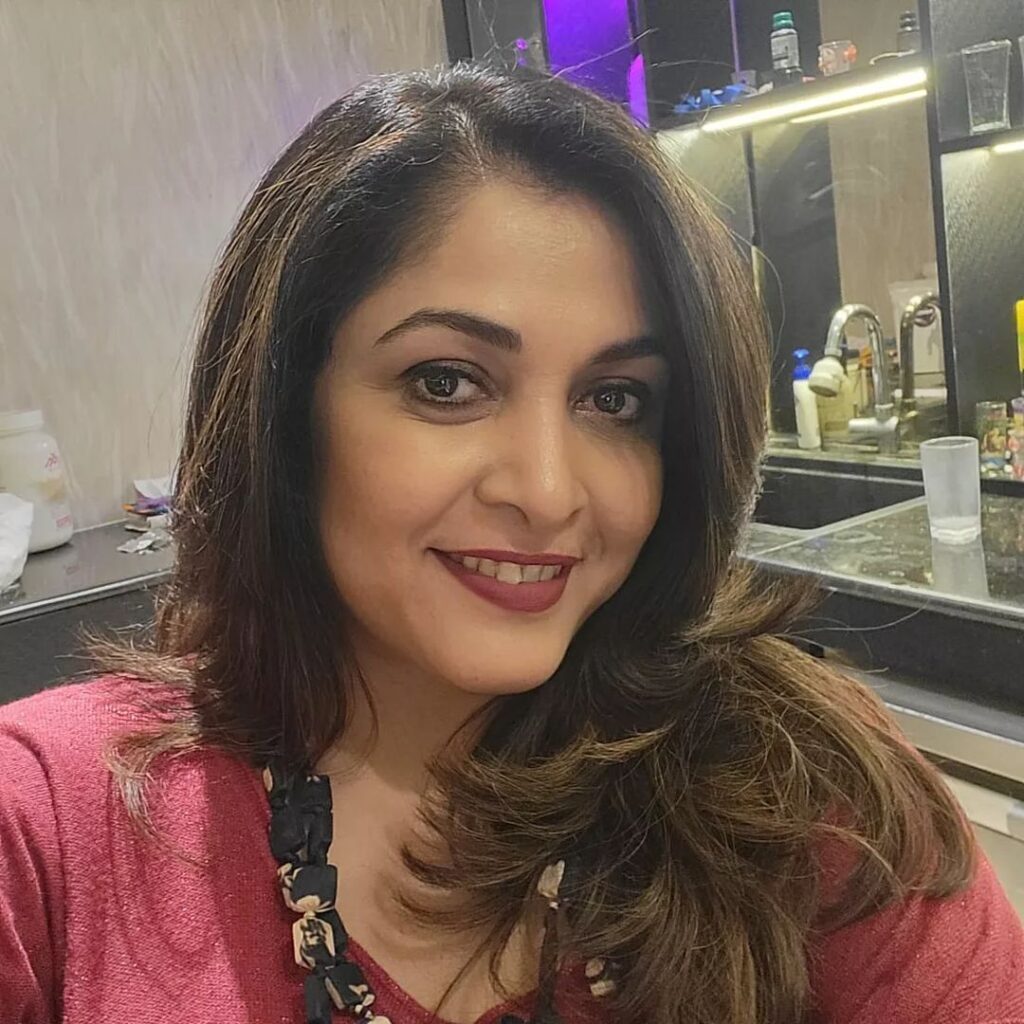 ஹேர்ஸ்டைலை மாற்றி செம்ம cute ஆக மாறிய நீலாம்பரி..உங்களுக்கு வயசே ஆகாதா? | Ramya Krishnan 3