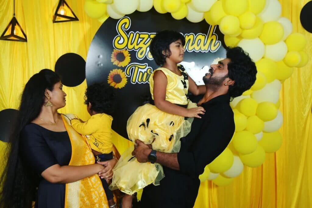 சாண்டி மகள் லாலாவின் 4வது பிறந்த நாள்..! குட்டி தம்பியுடன் சேர்ந்து கேக் வெட்டிய லாலா பாப்பா 5