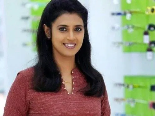 தேர்தல்ல தோத்துட்டு இப்ப இங்க பாட்டு எழுதிட்டு இருக்காரு, ஆண்டவரை விளாசும் கஸ்தூரி 3