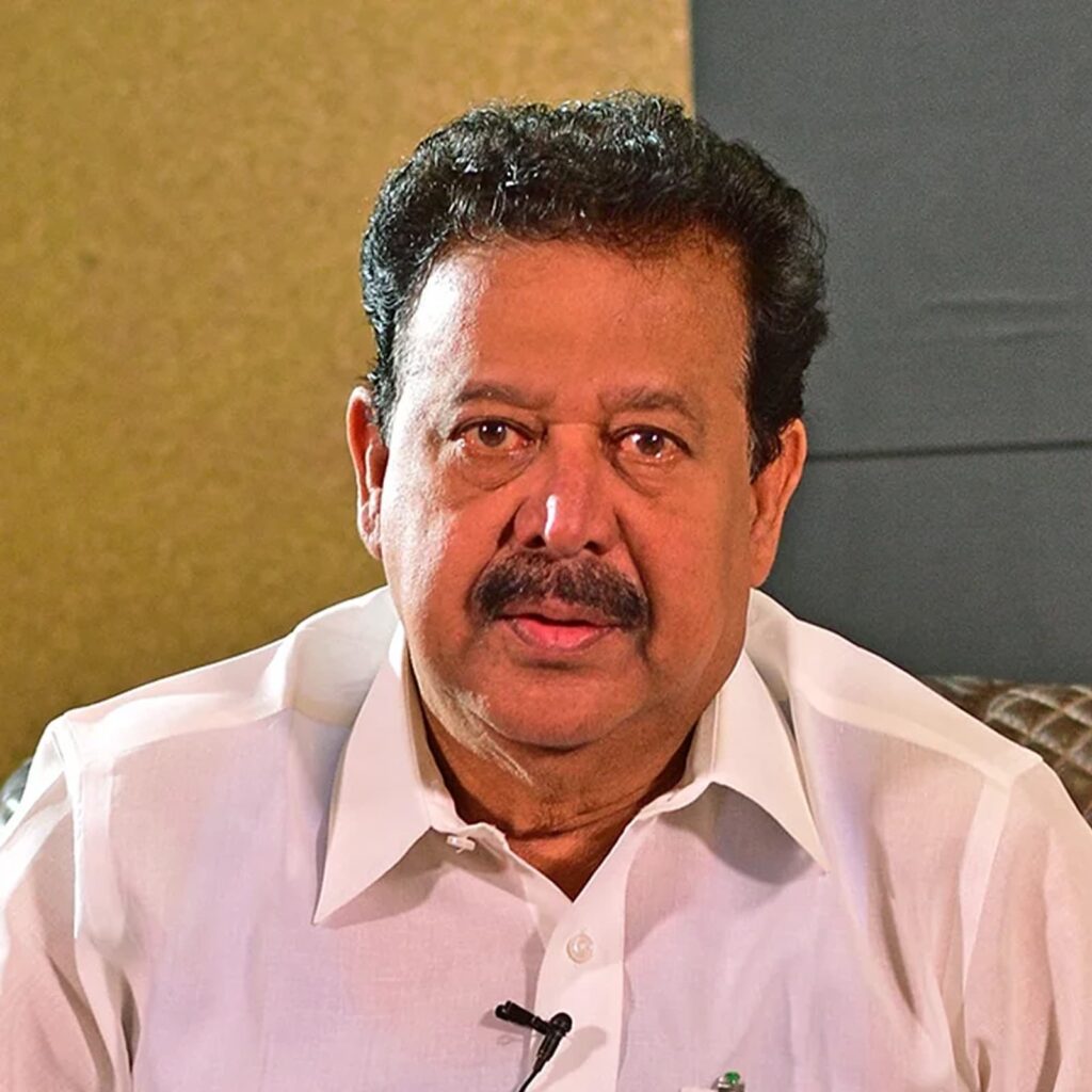 எதுக்குமா உனக்கு இந்த வேலை!!தமிழக அமைச்சரை வம்பு இழுக்கும் நடிகை யாஷிகா ஆனந்த். 3