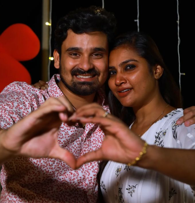 யோகியை அந்த இடத்திலேயே ஒரு குத்து விட்ட மைனா மகன்! வலியால் துடித்த யோகி..Funny வீடியோ 3