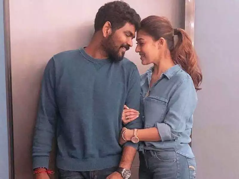 இதனால தான் அவுங்க லேடி சூப்பர்ஸ்டார்!!மாற்று திறனாளி பெண்ணுடன் பணிவாக போட்டோ எடுக்க உதவிய நயன்தாரா!!! 3
