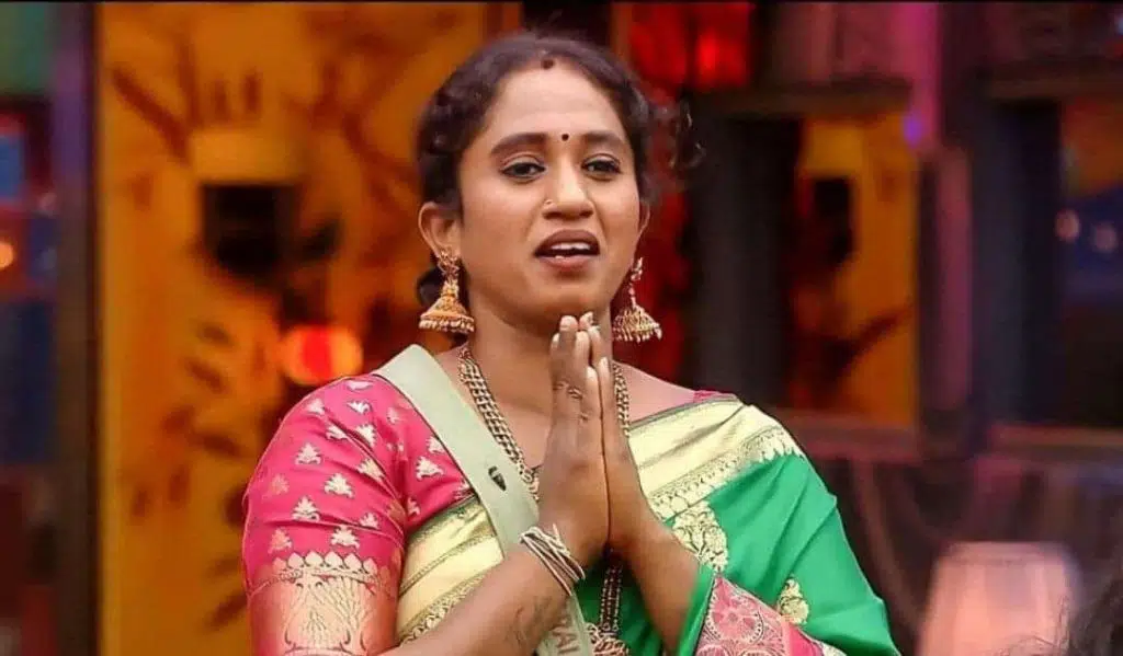 தாய் கிழவி பாடலுக்கு கணவருடன் சேர்ந்து மரண குத்தாட்டம் போடும் தாமரைச்செல்வி 3