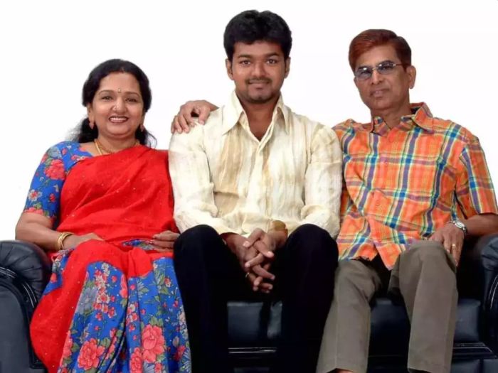 "என் மகனுக்கு ஓட்டு போடப் போறேன்.! வாகை சூடி வா மகனே.!" நெகிழ்ச்சியுடன் வாழ்த்திய தாய் ஷோபா.! 3