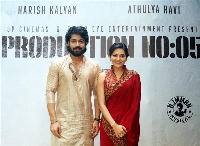 ஆக்ஷன் நாயகனாக மாறும் ஹரிஷ் கல்யாண்!! அதுல்யா ரவி- ஹரிஷ் கல்யாண் படத்தின் ஃபர்ஸ்ட் லுக் போஸ்டர் வெளியீடு!! 9