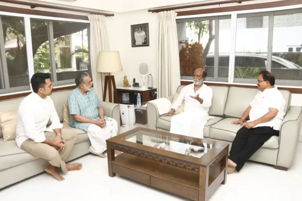 ரஜினிக்கு விருது வழங்கி சிறப்பிக்க உள்ள தமிழக அரசு!!நேரில் சென்று வாழ்த்து கூறிய நடிகர் சங்க உறுப்பினர்கள். 3