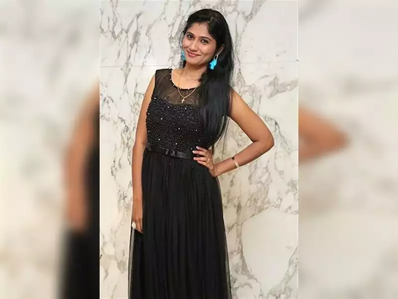11 வருடமாக சிறிய வாடகை வீட்டில் வசித்து வரும் ஜூலி..பிக்பாஸ் சம்பளத்தில் வாங்கிய முதல் ஸ்கூட்டி..ஜூலியின் அழகான home tour வீடியோ 3