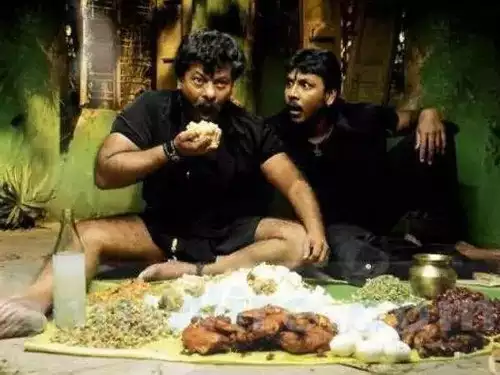 "கையில் வெட்டிய தலையுடன் முறைத்துக்கொண்டிருக்கும் ருத்ரன்"!!"கொஞ்ச நாள் பேய் படங்களுக்கு லீவு விட்டுருக்கும் லாரன்ஸ்"!! ருத்ரன் படத்தின் ஃ வெளியீடு 3