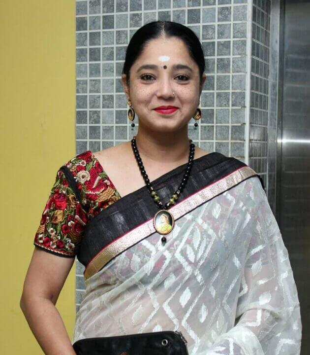 வீடு வீடா போய் சோப்பு வித்து வர காசுல ஒரு வேளைதான் சாப்பிடுறேன்..நடிகை ஐஸ்வர்யாவின் பரிதாப நிலை 3