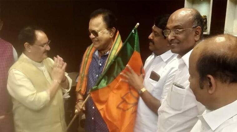 "எவ்வளோ வெள்ளைய இருக்குயா அந்த பொண்ணு வெறிக்க வெறிக்க பாத்தேன்"!!"சர்ச்சையாக பேசிய ராதாரவி"!! 5