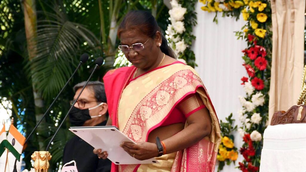 "என்ன தல அடிகொஞ்சம் ஓவரோ"!!"திரௌபதி முர்மு குறித்து முன்னர் பாய்ந்து விட்டு இப்பொது பம்பும் ராம் கோபால் வர்மா"!! 5