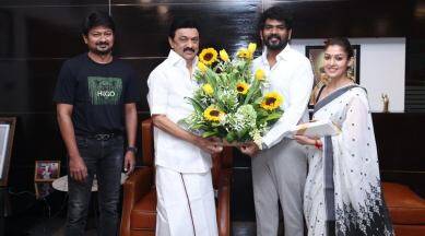 "தண்ணீர் பாட்டில் முதல் டிரஸ் கோட் வரை"!! அசத்தலாகவும், ஆடம்பரமாகவும் நடைபெறும் விக்னேஷ் நயன்தாராவின் மெஹெந்தி ஃபங்க்ஷன்!!! 3