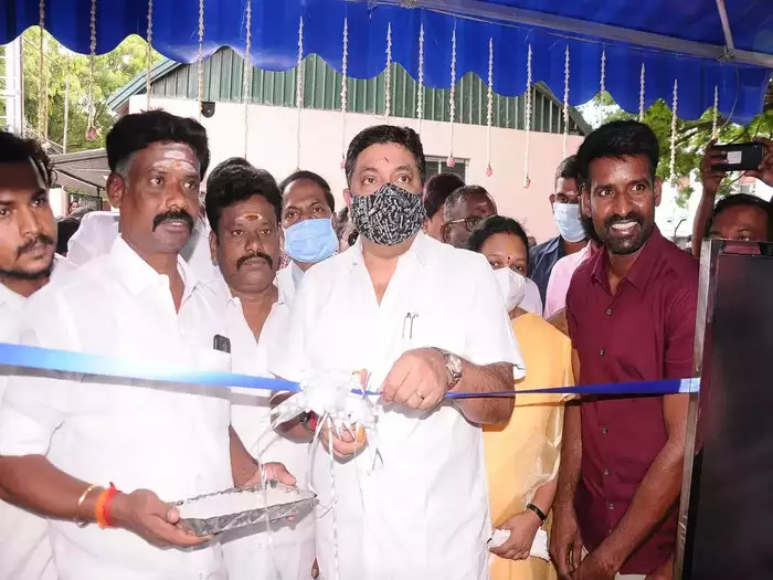 "மதுரை மக்களின் பாராட்டுக்களை பெற்றுள்ள நடிகர் சூரி"!!தமிழக நிதியமைச்சர் பி.டி.ஆரும் நேரில் வந்து சிறப்பித்த சம்பவம்!! 13