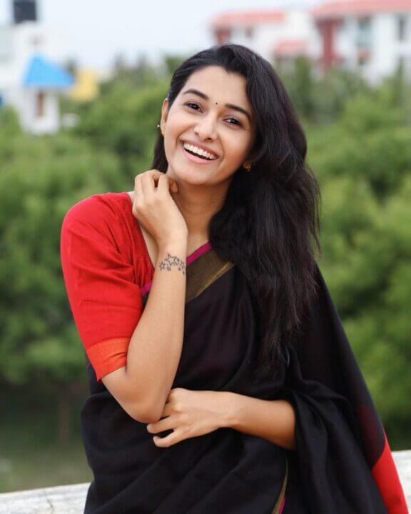 "டேய் உனக்கு கல்யாணமாகி ஒரு குழந்தை இருக்குடா"!!தன்னிடம் ஜொள்ளு வழிந்த சதிஷை கலாய்த்து தள்ளிய பிரியா பவானி ஷங்கர்!! 3