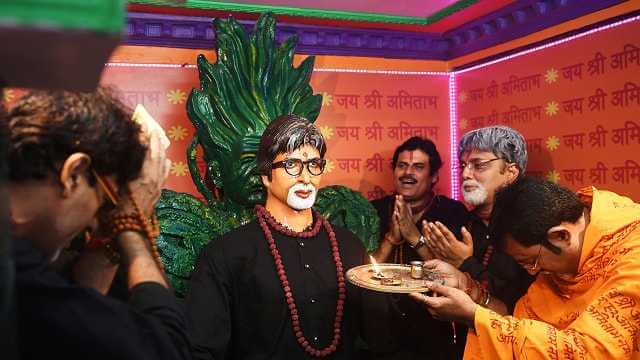 "சாமியே இல்லை என கூறிவரும் கமலை சாமியாகி கோவில் கட்டி வரும் ரசிகர்கள்"!!ஆனால் அதிலும் ஒரு சின்ன ட்விஸ்ட் இருக்கு!! 11