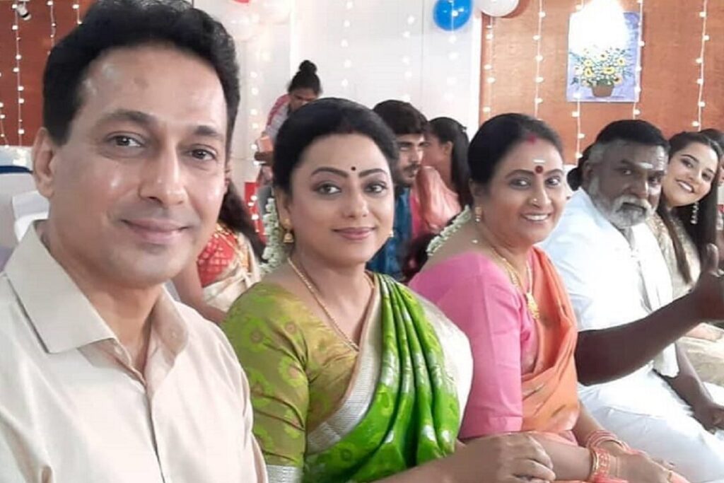 "கோபியின் வீட்டிற்கு வந்து ஆதாரத்துடன் குற்றஞ்சாட்டிவிடும் ராதிகாவின் கணவன்"!! நம்ப மறுக்காமல் தவிக்கும் கோபியின் தாயார்!! அதிர்ச்சியில் பாக்கிய குடும்பம்!! 13