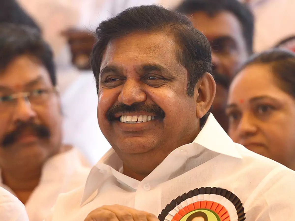 அதிமுகவின் ஒற்றை தலைமை பொறுப்பை ஏற்க போவது எடப்பாடி பழனிசாமி யா ?? - இபிஎஸ் வீட்டில் குவிந்த அமைச்சர்கள்!! 1