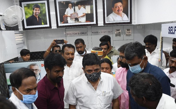 "மதுரை மக்களின் பாராட்டுக்களை பெற்றுள்ள நடிகர் சூரி"!!தமிழக நிதியமைச்சர் பி.டி.ஆரும் நேரில் வந்து சிறப்பித்த சம்பவம்!! 11