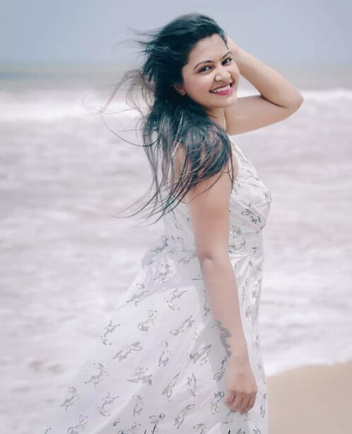 "உங்களுக்கு ஒரு டைரக்டர் கூட இரண்டாவது கல்யாணமா?"!! மறுப்பு தெரிவிக்காமல் பேசி மழுப்பிய ரஷிதா மஹாலக்ஷ்மி!! 13