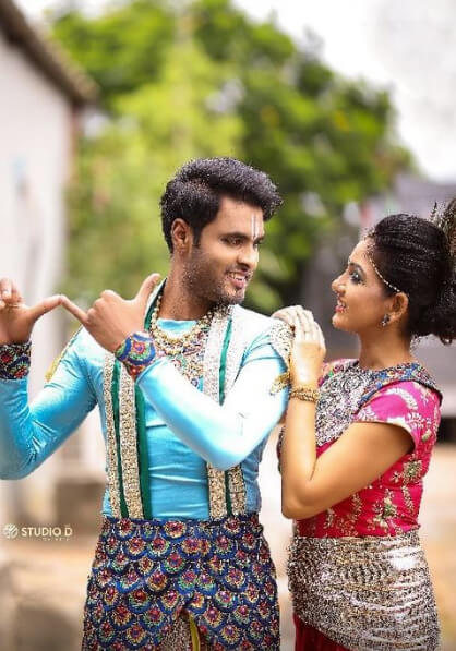 "நானே அவனுக்கு மேக்ஆப் போடுறேன்"!! அமீருக்கு மேக்ஆப் போட்டு கண்ணனை போல மாற்றிய பாவனி!!காதல் சின்னம் ராதா கிருஷ்ணனை போல இருக்கும் அமீர் பாவனி!! 9