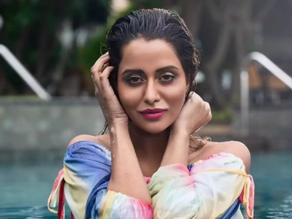 "Midnight anxiety"!! இரவு 12 மணிக்கு ரைசா வில்சன் போட்ட ட்வீட்டால் குழப்பத்தால் ரசிகர்கள்!! 7