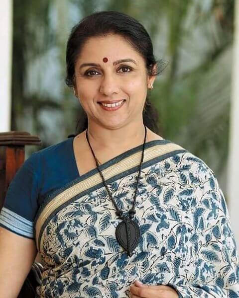 "இவுங்களுக்கா இந்த நிலைமை"!!"2 வயது குழந்தையுடன், 50 வயதில் தனிமையில் தவிக்கும் பிரபல நடிகை"!! 5