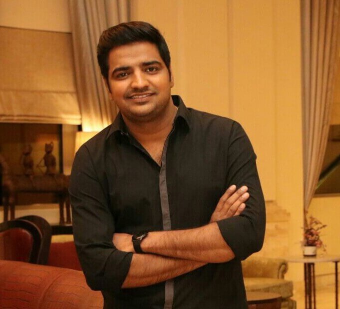 "டேய் உனக்கு கல்யாணமாகி ஒரு குழந்தை இருக்குடா"!!தன்னிடம் ஜொள்ளு வழிந்த சதிஷை கலாய்த்து தள்ளிய பிரியா பவானி ஷங்கர்!! 11