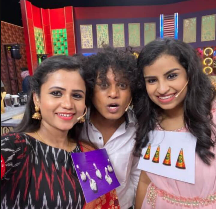 "நம்மளால என்ன பண்ண முடியும்...அப்படியே சிரிச்சி விட்ருவோம்"!! தவறான கருத்துக்களை கூறுபவர்கள் பற்றி பளீரென பேசியுள்ள குக் வித் கோமாளி புகழ் சிவாங்கி!!! 7