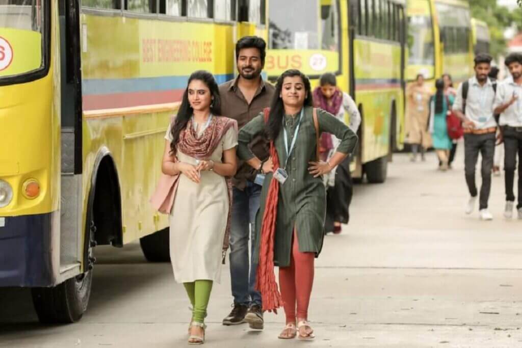 மாஸாக வர ஆசைப்பட்டு தமாஷாகி போன சிவாங்கி"!! அனைவரது முன்னிலும் சிவாங்கியை சம்பவம் செய்த டிரஸ்!! 3