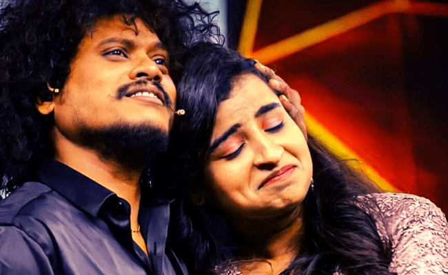 "இது பாசமலர் பார்ட் 2"!! சிவாங்கிக்காக தனியார் நிகழ்ச்சியில் பாடகராக மாறியுள்ள புகழ்!! வைரல் வீடியோ!! 9