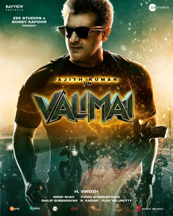 "அஜித்திற்கு சர்ப்ரேஸ் கொடுக்க நினைத்து சர்ப்ரேஸான ஹோட்டல் ஊழியர்கள்"!! பரிசளித்த கேக்கை அவர்களுடனே வெட்டி மகிழ்ந்த அஜித் 3