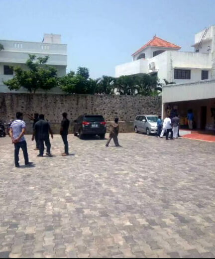 "கையிலும் வாயிலும் பரோட்டாவுடன் விஜய்யின் அலுவலகம் முன் செத்துக்கிடந்த பெய்ண்டர்!! 9