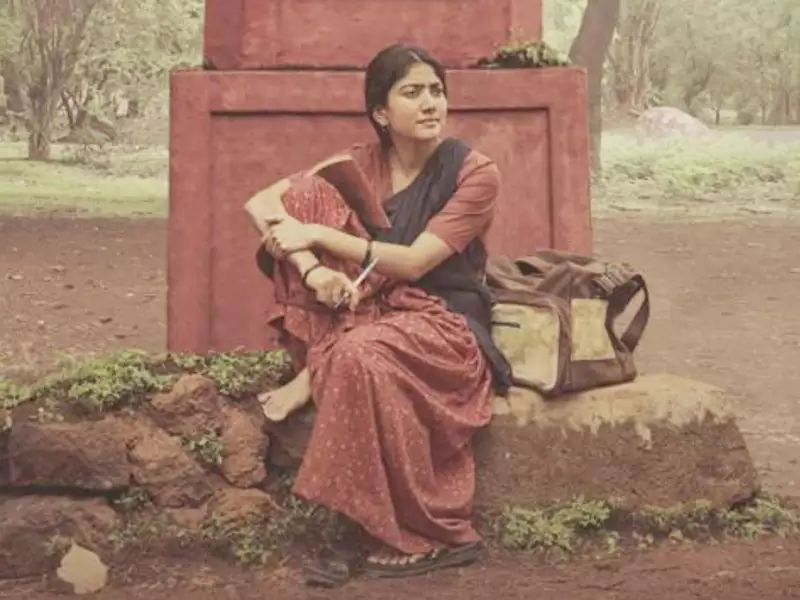 "ஒரு பொண்ணு உண்மையா பேசுனா இப்படி எதிர்ப்பீங்களா"!!எந்த மாதிரியான ஒரு நாட்டுல நாம வாழுறோம்!! சாய் பல்லவிக்கு ஆதரவாக பதிவிட்டுள்ள திவ்யா ஸ்பந்தனா!! 7