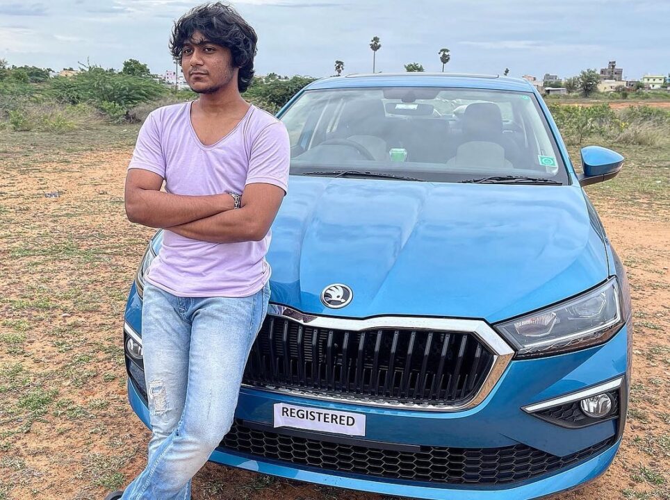 9 வயசுல இருந்து பாடுறேன்..இப்பதான் ஒரு கார் வாங்க முடிஞ்சுது.. கடின உழைப்பால் புது கார் வாங்கிய ஆஜித் 3