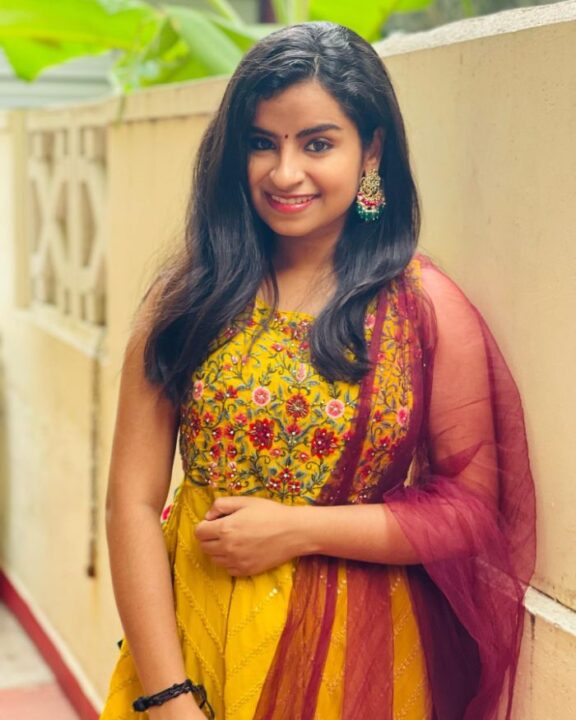 "நான் பாட்டுக்கு ஜாலியா ஆடுறேன்...நீங்க போட்டோ எடுங்க....போட்டோஷூட் போது குத்தாட்டம் போட்ட சிவாங்கி"!! 3