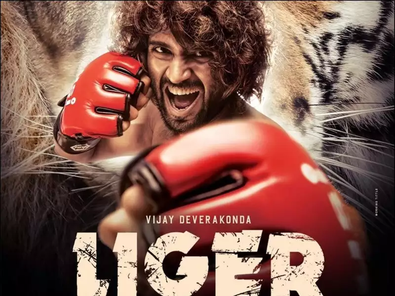"கேட்டா வெறித்தனமான Fan'னு சொல்லுவாங்க!! முதுகில் விஜய் தேவரகொண்டாவின் உருவத்தை tattoo செய்துள்ள பெண்"!! 5